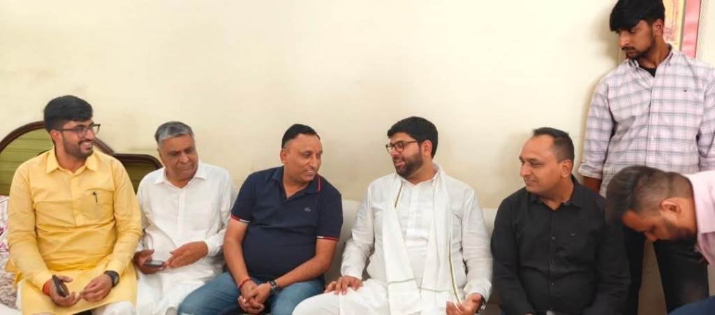 जजपा नेता दिग्विजय चौटाला पहुंचे रतियास्व पवन जिंदल के निधन पर जताया शोकभाजपा सरकार पर साधा निशाना